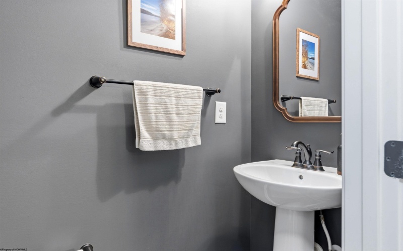 126 Summit Woods Drive, Morgantown, West Virginia 26508, 5 Bedrooms Bedrooms, 9 Rooms Rooms,3 BathroomsBathrooms,Single Family Detached,For Sale,Summit Woods,10163999