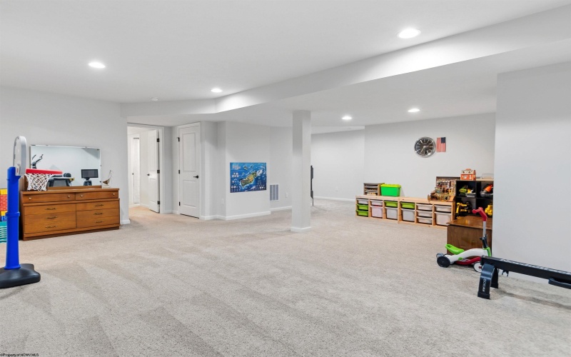 126 Summit Woods Drive, Morgantown, West Virginia 26508, 5 Bedrooms Bedrooms, 9 Rooms Rooms,3 BathroomsBathrooms,Single Family Detached,For Sale,Summit Woods,10163999