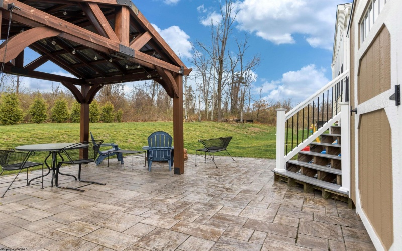 126 Summit Woods Drive, Morgantown, West Virginia 26508, 5 Bedrooms Bedrooms, 9 Rooms Rooms,3 BathroomsBathrooms,Single Family Detached,For Sale,Summit Woods,10163999