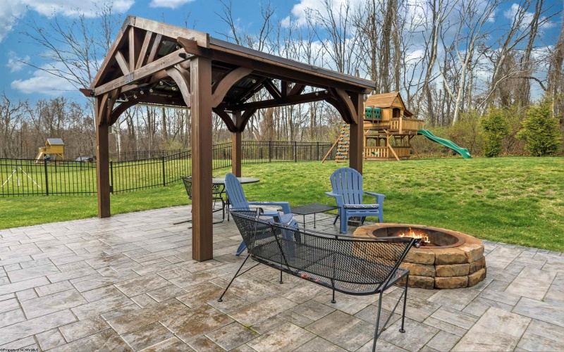 126 Summit Woods Drive, Morgantown, West Virginia 26508, 5 Bedrooms Bedrooms, 9 Rooms Rooms,3 BathroomsBathrooms,Single Family Detached,For Sale,Summit Woods,10163999