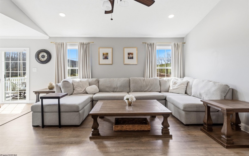 403 Oakmont Court, Maidsville, West Virginia 26541, 4 Bedrooms Bedrooms, 7 Rooms Rooms,3 BathroomsBathrooms,Single Family Detached,For Sale,Oakmont,10164000 403 Oakmont Court, Maidsville, West Virginia 26541, 4 Bedrooms Bedrooms, 7 Rooms Rooms,3 BathroomsBathrooms,Single Family Detached,For Sale,Oakmont,10164000