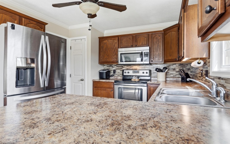 403 Oakmont Court, Maidsville, West Virginia 26541, 4 Bedrooms Bedrooms, 7 Rooms Rooms,3 BathroomsBathrooms,Single Family Detached,For Sale,Oakmont,10164000 403 Oakmont Court, Maidsville, West Virginia 26541, 4 Bedrooms Bedrooms, 7 Rooms Rooms,3 BathroomsBathrooms,Single Family Detached,For Sale,Oakmont,10164000