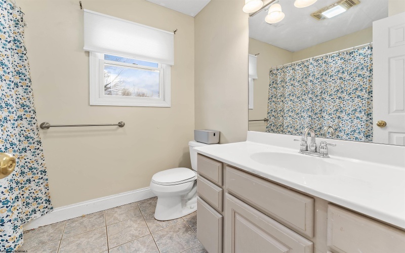 512 Meteor Drive, Morgantown, West Virginia 26508, 4 Bedrooms Bedrooms, 9 Rooms Rooms,3 BathroomsBathrooms,Single Family Detached,For Sale,Meteor,10163997 512 Meteor Drive, Morgantown, West Virginia 26508, 4 Bedrooms Bedrooms, 9 Rooms Rooms,3 BathroomsBathrooms,Single Family Detached,For Sale,Meteor,10163997