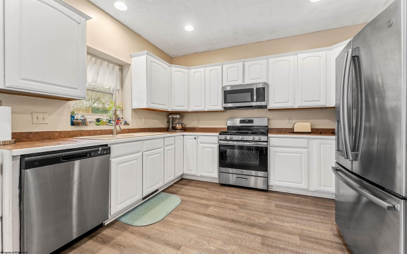 512 Meteor Drive, Morgantown, West Virginia 26508, 4 Bedrooms Bedrooms, 9 Rooms Rooms,3 BathroomsBathrooms,Single Family Detached,For Sale,Meteor,10163997 512 Meteor Drive, Morgantown, West Virginia 26508, 4 Bedrooms Bedrooms, 9 Rooms Rooms,3 BathroomsBathrooms,Single Family Detached,For Sale,Meteor,10163997