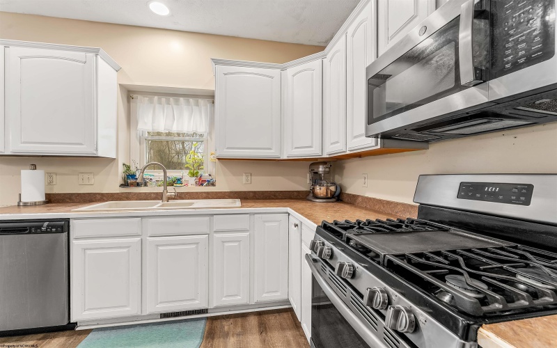 512 Meteor Drive, Morgantown, West Virginia 26508, 4 Bedrooms Bedrooms, 9 Rooms Rooms,3 BathroomsBathrooms,Single Family Detached,For Sale,Meteor,10163997 512 Meteor Drive, Morgantown, West Virginia 26508, 4 Bedrooms Bedrooms, 9 Rooms Rooms,3 BathroomsBathrooms,Single Family Detached,For Sale,Meteor,10163997