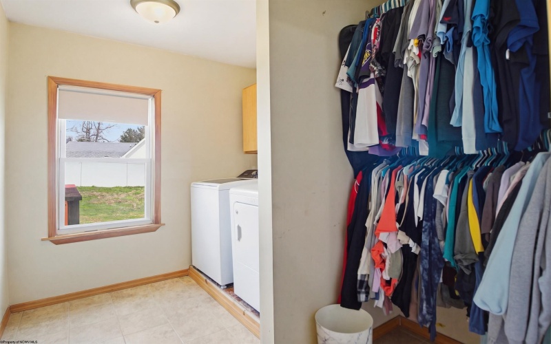 239 Virginia Avenue, Bridgeport, West Virginia 26330, 3 Bedrooms Bedrooms, 9 Rooms Rooms,2 BathroomsBathrooms,Single Family Detached,For Sale,Virginia,10164014