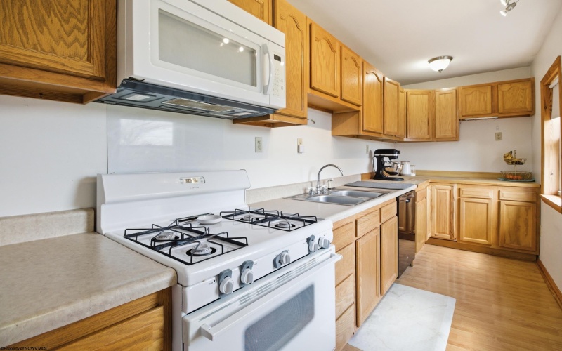 239 Virginia Avenue, Bridgeport, West Virginia 26330, 3 Bedrooms Bedrooms, 9 Rooms Rooms,2 BathroomsBathrooms,Single Family Detached,For Sale,Virginia,10164014