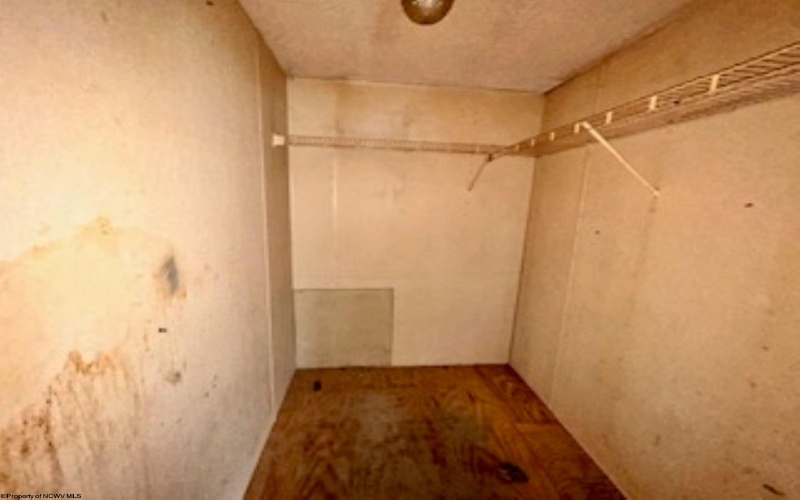 1421 Francis Mine Road, Fairmont, West Virginia 26554, 3 Bedrooms Bedrooms, 7 Rooms Rooms,1 BathroomBathrooms,Single Family Detached,For Sale,Francis Mine,10164012