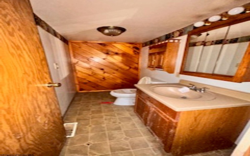 1421 Francis Mine Road, Fairmont, West Virginia 26554, 3 Bedrooms Bedrooms, 7 Rooms Rooms,1 BathroomBathrooms,Single Family Detached,For Sale,Francis Mine,10164012