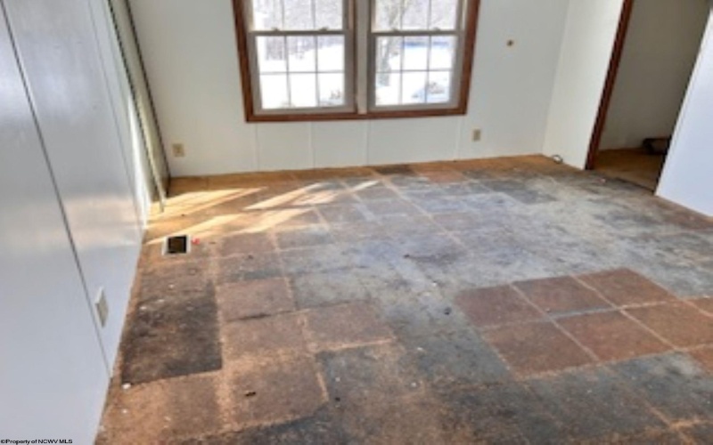 1421 Francis Mine Road, Fairmont, West Virginia 26554, 3 Bedrooms Bedrooms, 7 Rooms Rooms,1 BathroomBathrooms,Single Family Detached,For Sale,Francis Mine,10164012