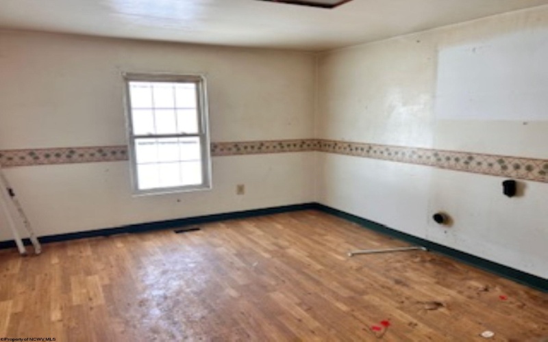 1421 Francis Mine Road, Fairmont, West Virginia 26554, 3 Bedrooms Bedrooms, 7 Rooms Rooms,1 BathroomBathrooms,Single Family Detached,For Sale,Francis Mine,10164012