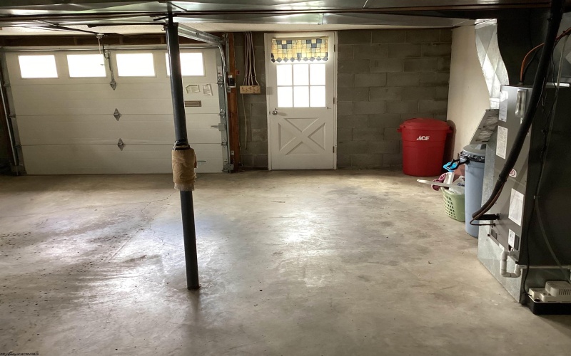 1133 Village Way, Fairmont, West Virginia 26554, 3 Bedrooms Bedrooms, 7 Rooms Rooms,2 BathroomsBathrooms,Single Family Detached,For Sale,Village,10164022