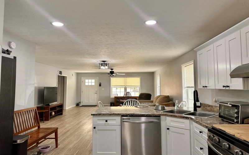 139 Montgomery Road, Weston, West Virginia 26452, 3 Bedrooms Bedrooms, 6 Rooms Rooms,2 BathroomsBathrooms,Single Family Detached,For Sale,Montgomery,10164021