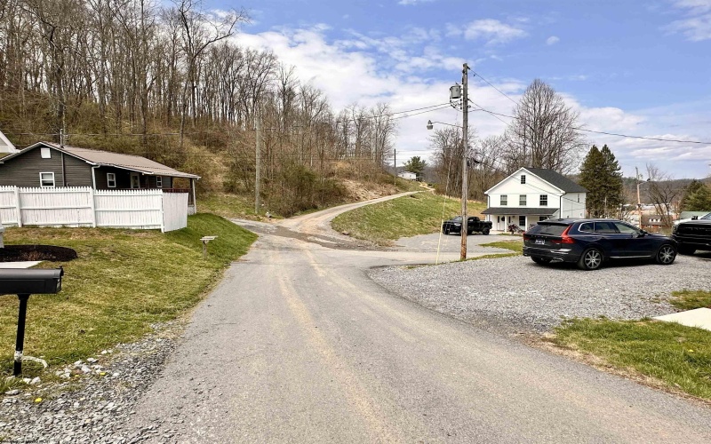 139 Montgomery Road, Weston, West Virginia 26452, 3 Bedrooms Bedrooms, 6 Rooms Rooms,2 BathroomsBathrooms,Single Family Detached,For Sale,Montgomery,10164021