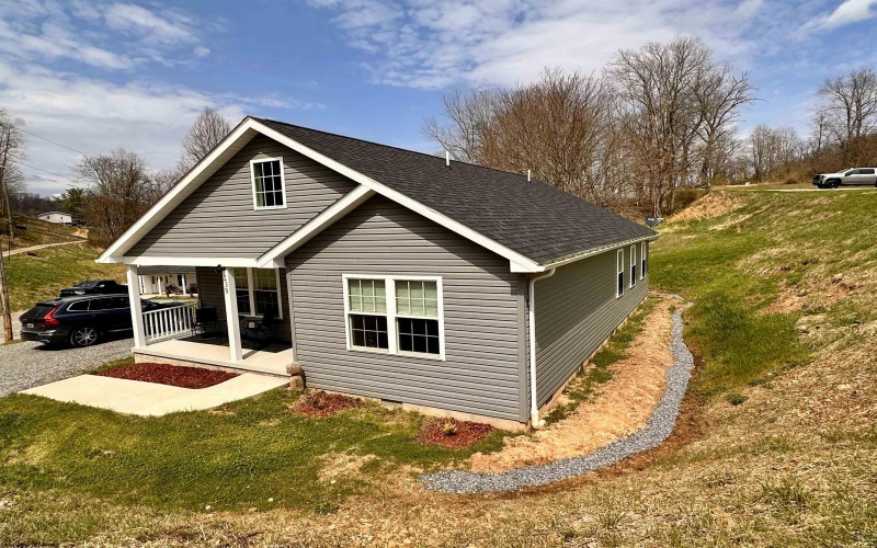 139 Montgomery Road, Weston, West Virginia 26452, 3 Bedrooms Bedrooms, 6 Rooms Rooms,2 BathroomsBathrooms,Single Family Detached,For Sale,Montgomery,10164021