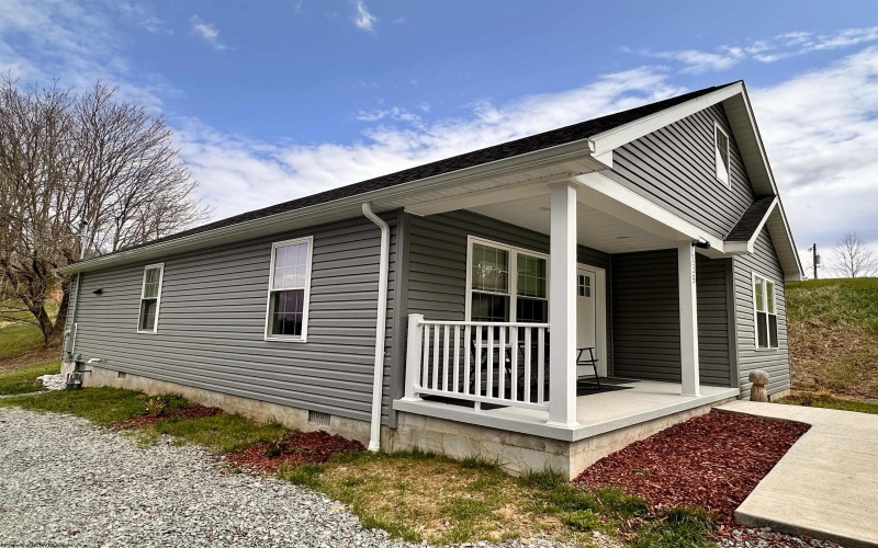 139 Montgomery Road, Weston, West Virginia 26452, 3 Bedrooms Bedrooms, 6 Rooms Rooms,2 BathroomsBathrooms,Single Family Detached,For Sale,Montgomery,10164021