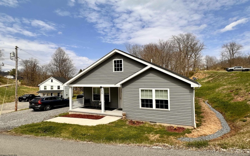 139 Montgomery Road, Weston, West Virginia 26452, 3 Bedrooms Bedrooms, 6 Rooms Rooms,2 BathroomsBathrooms,Single Family Detached,For Sale,Montgomery,10164021