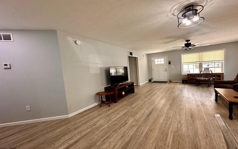 139 Montgomery Road, Weston, West Virginia 26452, 3 Bedrooms Bedrooms, 6 Rooms Rooms,2 BathroomsBathrooms,Single Family Detached,For Sale,Montgomery,10164021