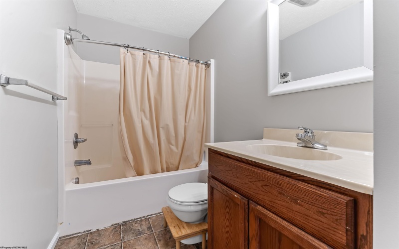 9 Sunridge Drive, Morgantown, West Virginia 26505, 4 Bedrooms Bedrooms, 9 Rooms Rooms,3 BathroomsBathrooms,Single Family Attached,For Sale,Sunridge,10164025