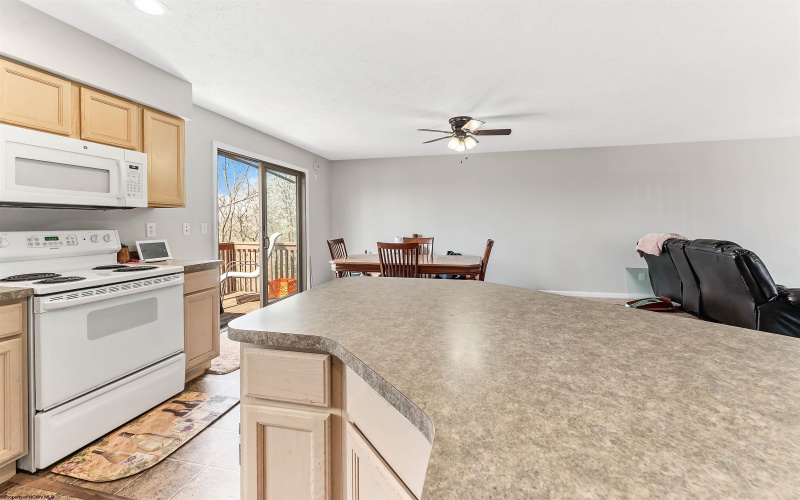 9 Sunridge Drive, Morgantown, West Virginia 26505, 4 Bedrooms Bedrooms, 9 Rooms Rooms,3 BathroomsBathrooms,Single Family Attached,For Sale,Sunridge,10164025