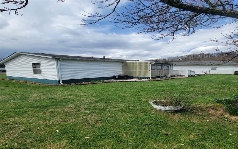 42 Gate Lane, Elkins, West Virginia 26241, 3 Bedrooms Bedrooms, 9 Rooms Rooms,2 BathroomsBathrooms,Single Family Detached,For Sale,Gate,10164042