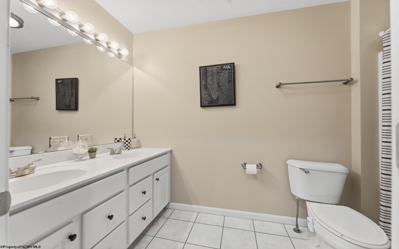 202 St. Andrews Drive, Morgantown, West Virginia 26508, 3 Bedrooms Bedrooms, 6 Rooms Rooms,2 BathroomsBathrooms,Single Family Attached,For Sale,St. Andrews,10164040