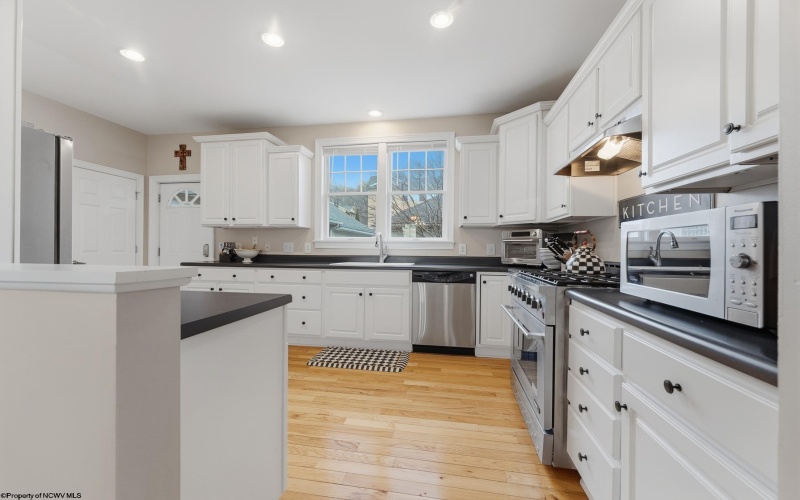 202 St. Andrews Drive, Morgantown, West Virginia 26508, 3 Bedrooms Bedrooms, 6 Rooms Rooms,2 BathroomsBathrooms,Single Family Attached,For Sale,St. Andrews,10164040