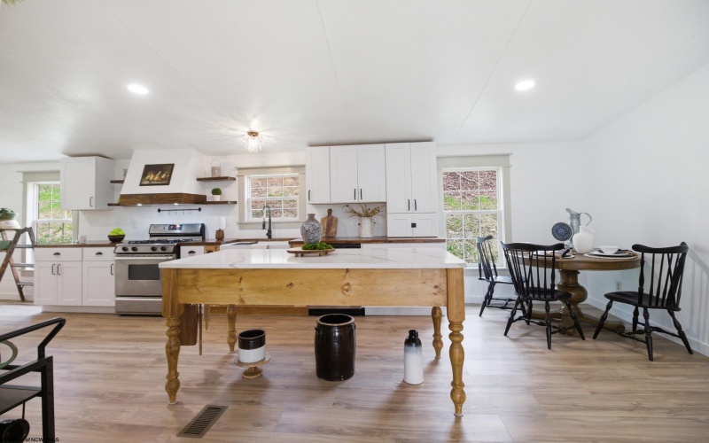 78 HANNAH Road, Clarksburg, West Virginia 26301, 3 Bedrooms Bedrooms, 8 Rooms Rooms,2 BathroomsBathrooms,Single Family Detached,For Sale,HANNAH,10164030