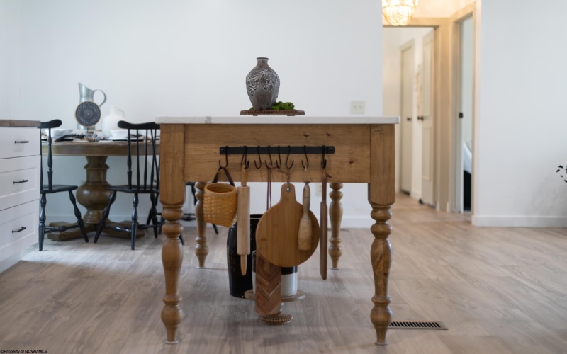 78 HANNAH Road, Clarksburg, West Virginia 26301, 3 Bedrooms Bedrooms, 8 Rooms Rooms,2 BathroomsBathrooms,Single Family Detached,For Sale,HANNAH,10164030