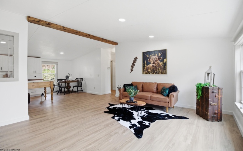 78 HANNAH Road, Clarksburg, West Virginia 26301, 3 Bedrooms Bedrooms, 8 Rooms Rooms,2 BathroomsBathrooms,Single Family Detached,For Sale,HANNAH,10164030