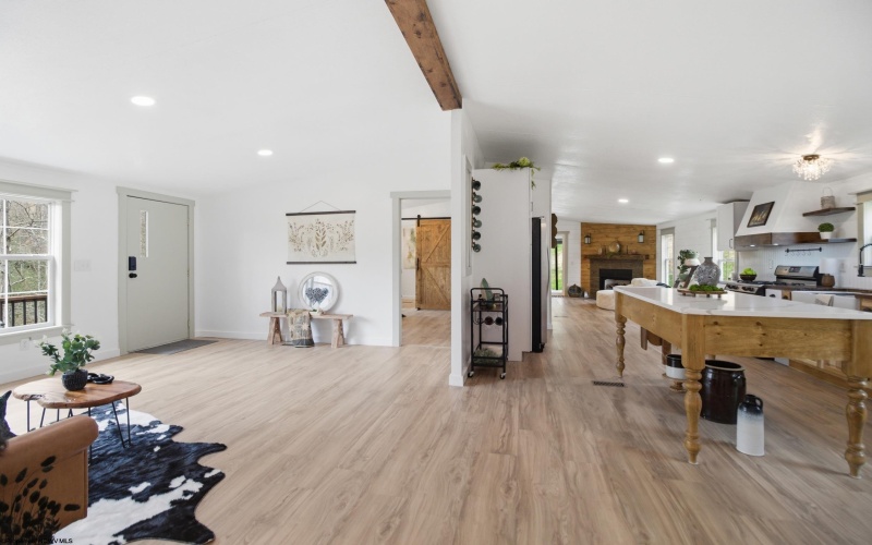 78 HANNAH Road, Clarksburg, West Virginia 26301, 3 Bedrooms Bedrooms, 8 Rooms Rooms,2 BathroomsBathrooms,Single Family Detached,For Sale,HANNAH,10164030