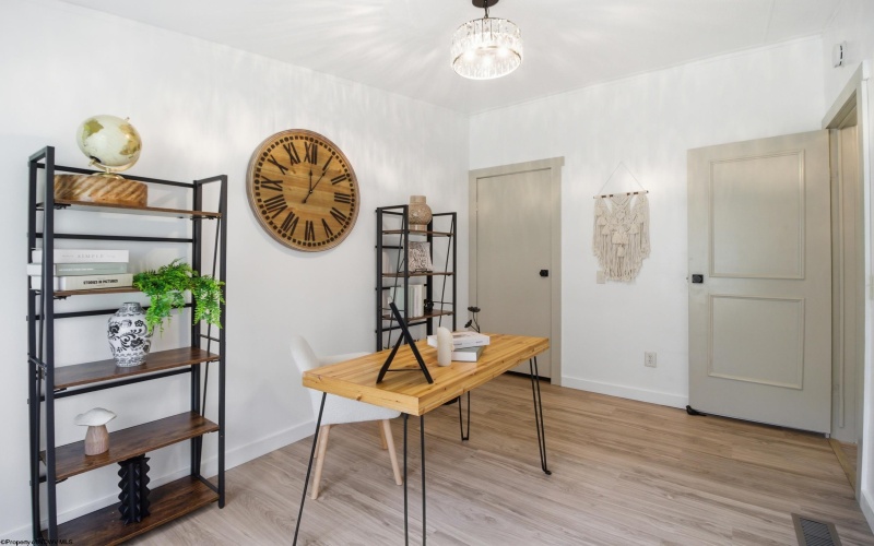 78 HANNAH Road, Clarksburg, West Virginia 26301, 3 Bedrooms Bedrooms, 8 Rooms Rooms,2 BathroomsBathrooms,Single Family Detached,For Sale,HANNAH,10164030