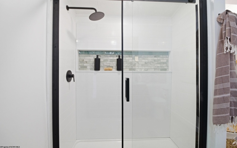 78 HANNAH Road, Clarksburg, West Virginia 26301, 3 Bedrooms Bedrooms, 8 Rooms Rooms,2 BathroomsBathrooms,Single Family Detached,For Sale,HANNAH,10164030