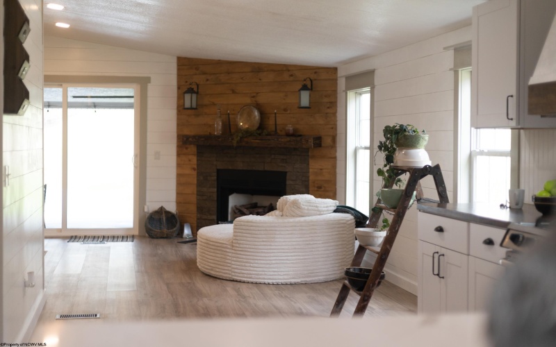 78 HANNAH Road, Clarksburg, West Virginia 26301, 3 Bedrooms Bedrooms, 8 Rooms Rooms,2 BathroomsBathrooms,Single Family Detached,For Sale,HANNAH,10164030