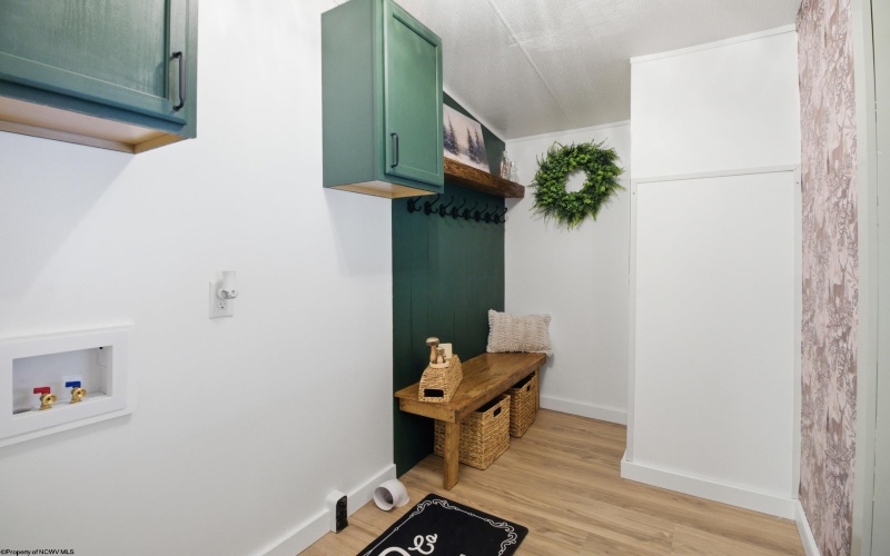 78 HANNAH Road, Clarksburg, West Virginia 26301, 3 Bedrooms Bedrooms, 8 Rooms Rooms,2 BathroomsBathrooms,Single Family Detached,For Sale,HANNAH,10164030