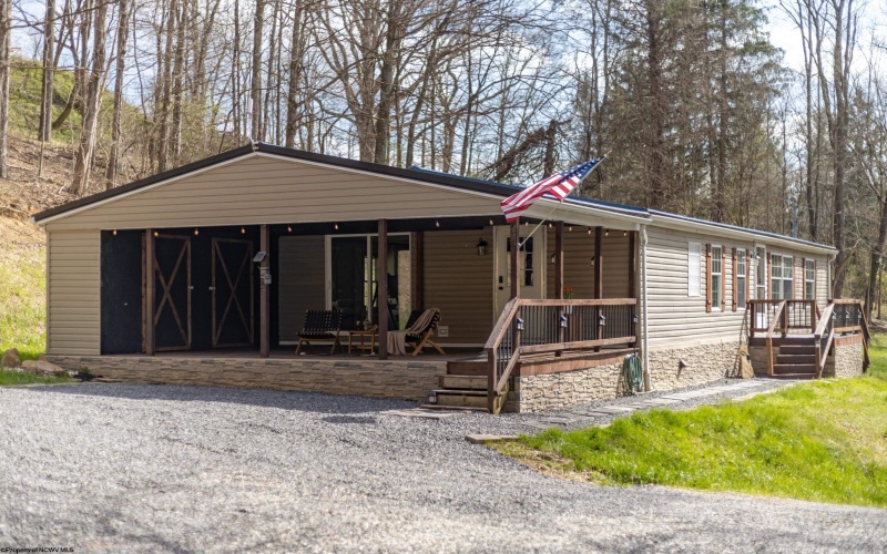 78 HANNAH Road, Clarksburg, West Virginia 26301, 3 Bedrooms Bedrooms, 8 Rooms Rooms,2 BathroomsBathrooms,Single Family Detached,For Sale,HANNAH,10164030