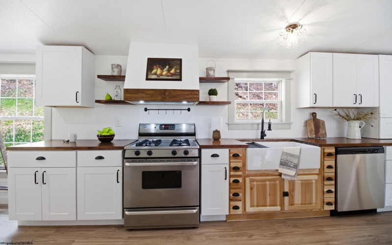 78 HANNAH Road, Clarksburg, West Virginia 26301, 3 Bedrooms Bedrooms, 8 Rooms Rooms,2 BathroomsBathrooms,Single Family Detached,For Sale,HANNAH,10164030