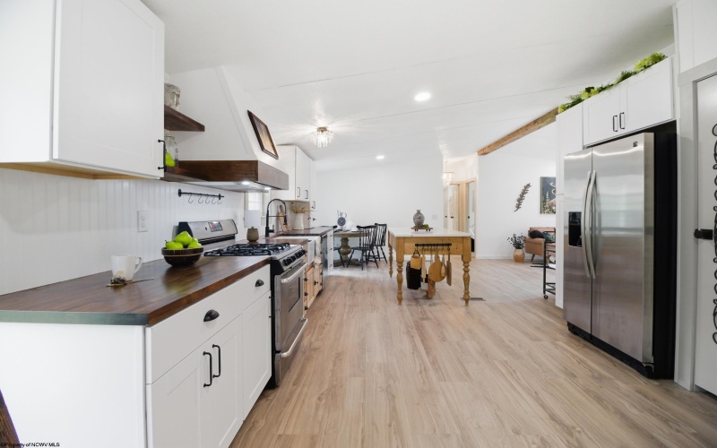 78 HANNAH Road, Clarksburg, West Virginia 26301, 3 Bedrooms Bedrooms, 8 Rooms Rooms,2 BathroomsBathrooms,Single Family Detached,For Sale,HANNAH,10164030