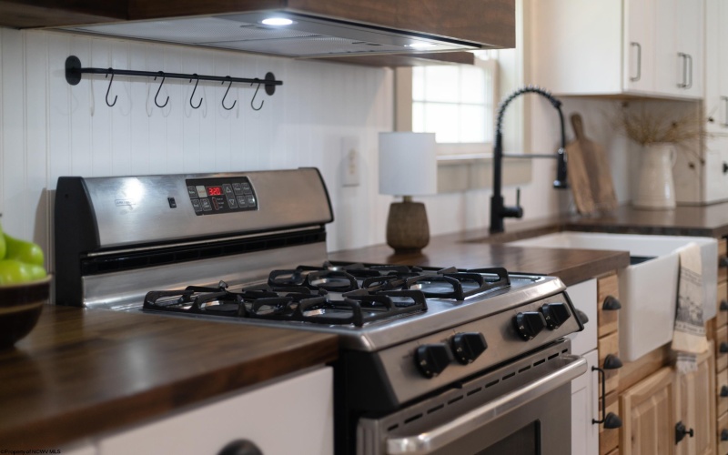 78 HANNAH Road, Clarksburg, West Virginia 26301, 3 Bedrooms Bedrooms, 8 Rooms Rooms,2 BathroomsBathrooms,Single Family Detached,For Sale,HANNAH,10164030