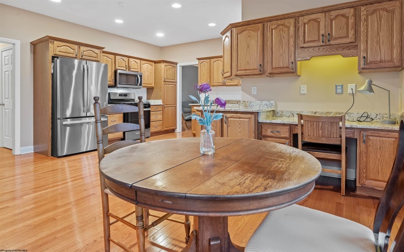 1229 Kings Road, Morgantown, West Virginia 26508, 5 Bedrooms Bedrooms, 10 Rooms Rooms,3 BathroomsBathrooms,Single Family Detached,For Sale,Kings,10164038