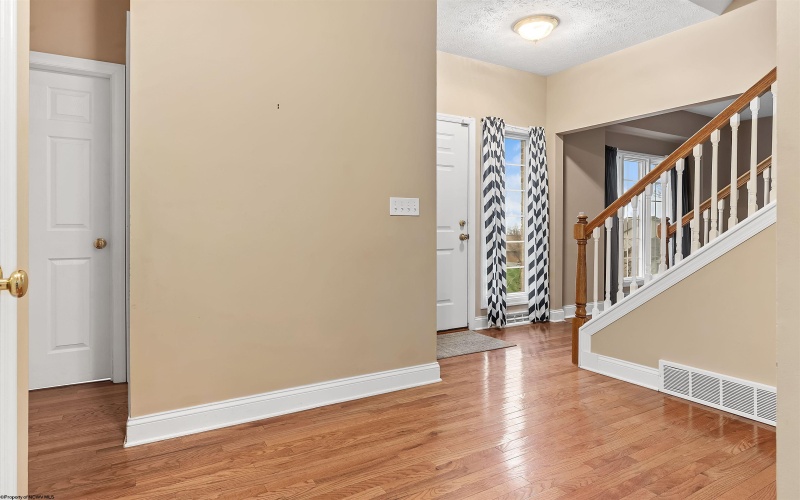 1229 Kings Road, Morgantown, West Virginia 26508, 5 Bedrooms Bedrooms, 10 Rooms Rooms,3 BathroomsBathrooms,Single Family Detached,For Sale,Kings,10164038