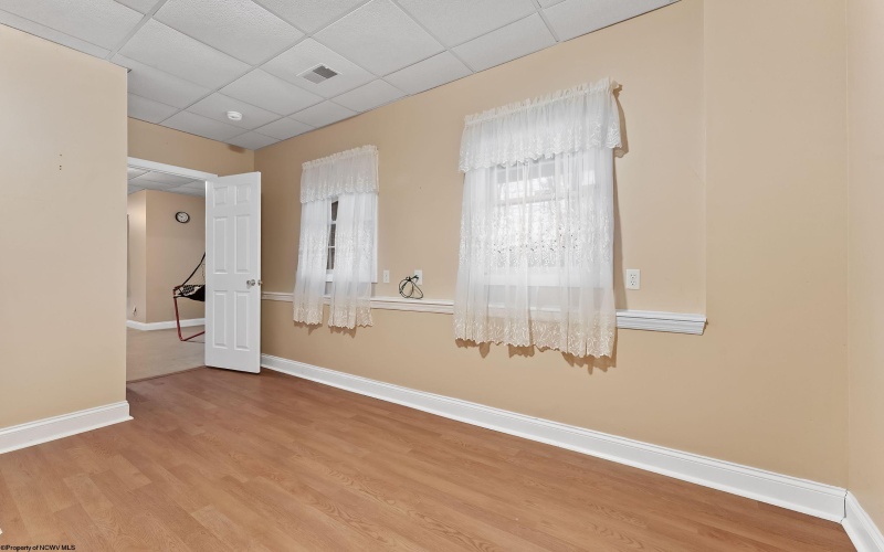 1229 Kings Road, Morgantown, West Virginia 26508, 5 Bedrooms Bedrooms, 10 Rooms Rooms,3 BathroomsBathrooms,Single Family Detached,For Sale,Kings,10164038