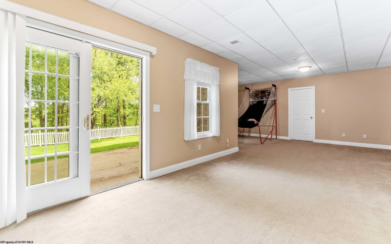 1229 Kings Road, Morgantown, West Virginia 26508, 5 Bedrooms Bedrooms, 10 Rooms Rooms,3 BathroomsBathrooms,Single Family Detached,For Sale,Kings,10164038
