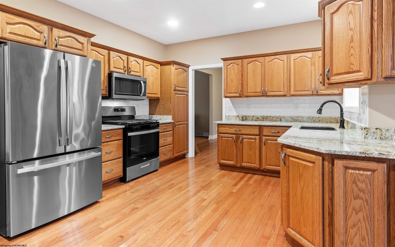 1229 Kings Road, Morgantown, West Virginia 26508, 5 Bedrooms Bedrooms, 10 Rooms Rooms,3 BathroomsBathrooms,Single Family Detached,For Sale,Kings,10164038