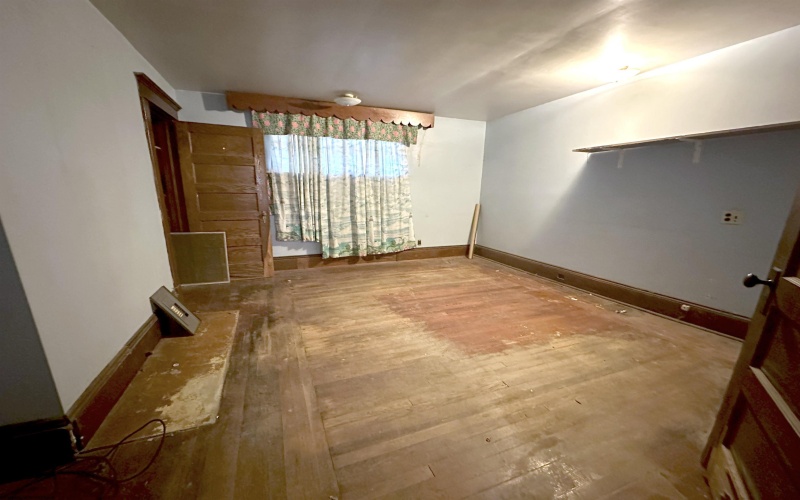 515 Court Avenue, Weston, West Virginia 26452, 5 Bedrooms Bedrooms, 9 Rooms Rooms,1 BathroomBathrooms,Single Family Detached,For Sale,Court,10161811