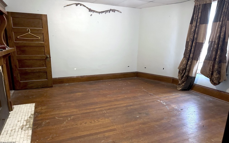 515 Court Avenue, Weston, West Virginia 26452, 5 Bedrooms Bedrooms, 9 Rooms Rooms,1 BathroomBathrooms,Single Family Detached,For Sale,Court,10161811