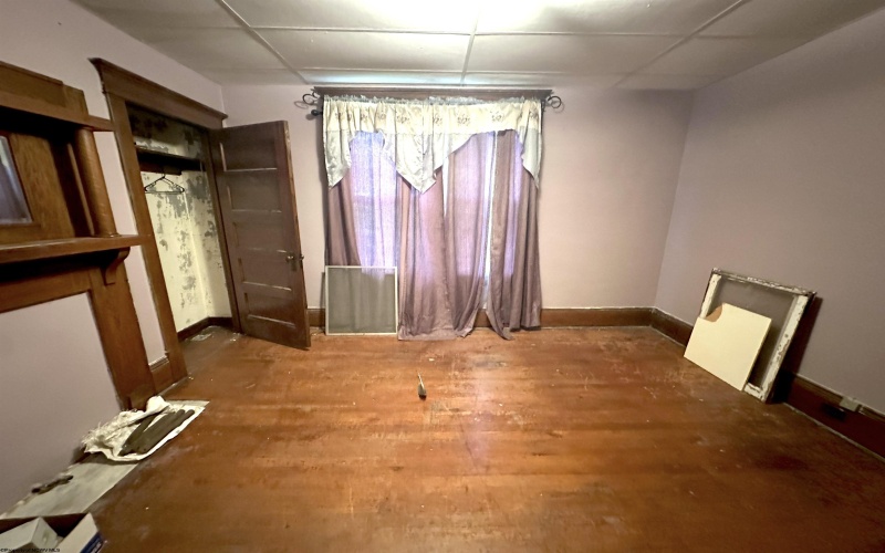 515 Court Avenue, Weston, West Virginia 26452, 5 Bedrooms Bedrooms, 9 Rooms Rooms,1 BathroomBathrooms,Single Family Detached,For Sale,Court,10161811