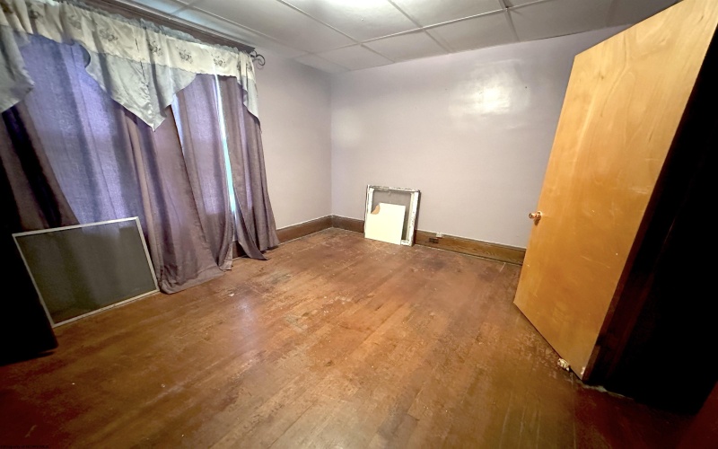 515 Court Avenue, Weston, West Virginia 26452, 5 Bedrooms Bedrooms, 9 Rooms Rooms,1 BathroomBathrooms,Single Family Detached,For Sale,Court,10161811