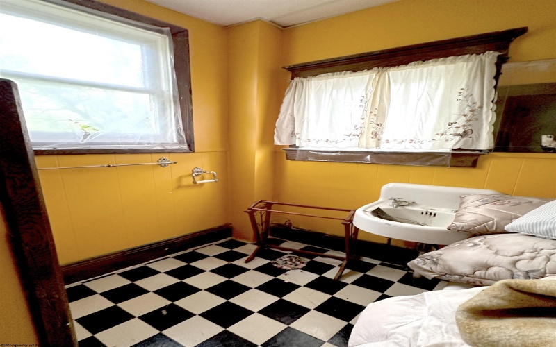 515 Court Avenue, Weston, West Virginia 26452, 5 Bedrooms Bedrooms, 9 Rooms Rooms,1 BathroomBathrooms,Single Family Detached,For Sale,Court,10161811