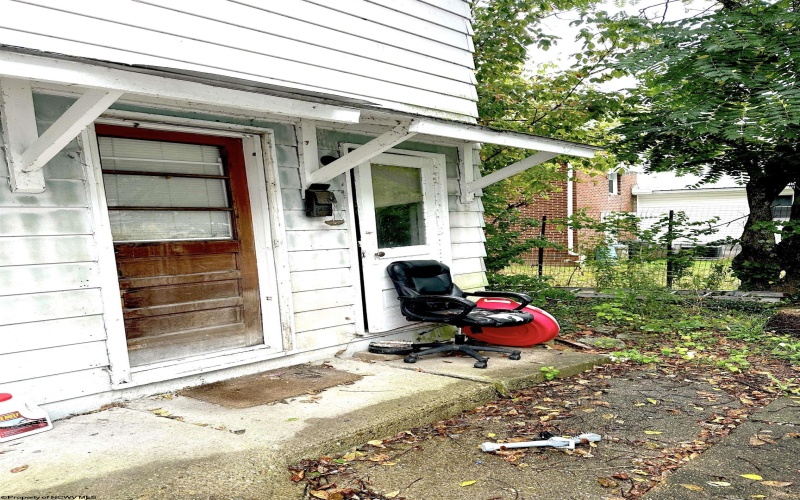 515 Court Avenue, Weston, West Virginia 26452, 5 Bedrooms Bedrooms, 9 Rooms Rooms,1 BathroomBathrooms,Single Family Detached,For Sale,Court,10161811